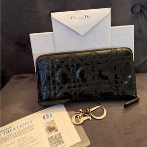 🔥Dior Patent Leather Black Key Zippy Around Long and box + authenticity card🔥